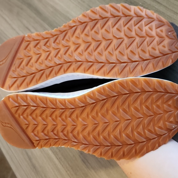 Saucony stretch & go women's size 9 shoes - Picture 3 of 3